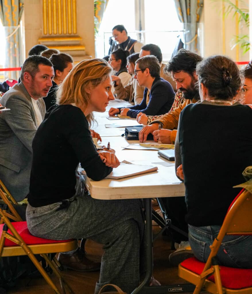 Photo prise lors des Rendez-vous de la restauration collective du bassin de la Seine. Elle représente une rencontre entre différents acteurs.